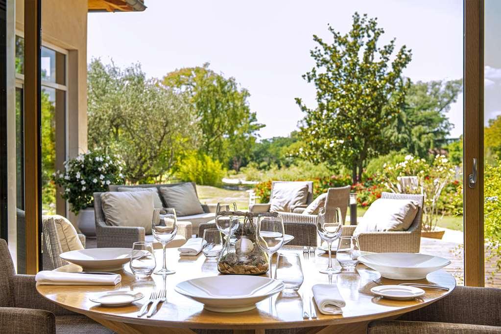 Chateau De Massillan Uchaux Restaurant photo