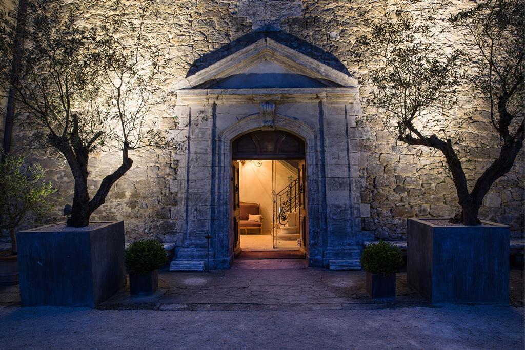 Chateau De Massillan Uchaux Exterior photo