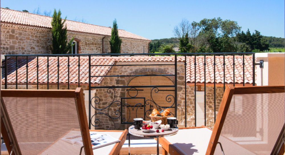 Chateau De Massillan Uchaux Exterior photo